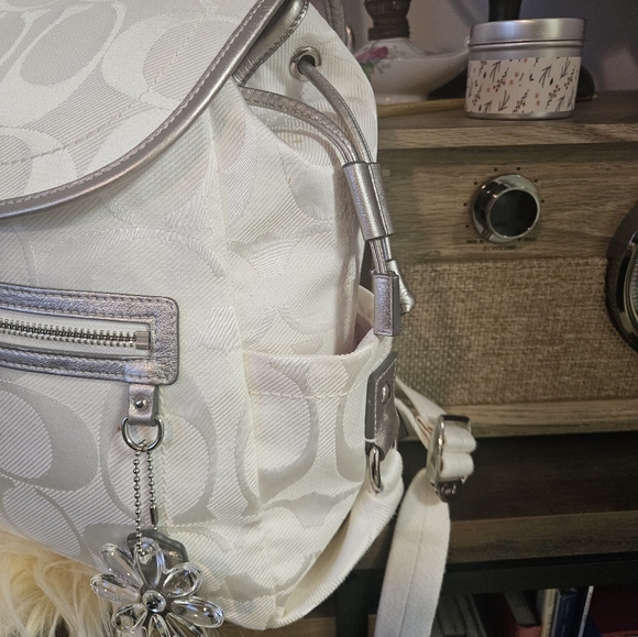 COACH KYRA DAISY White Signature Backpack F19715 - Picture 4 of 16